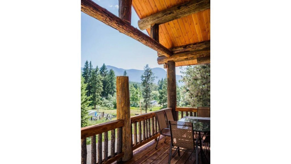 Martin City Cabin | Martin City Log Cabin, just a hop away from Glacier National Park