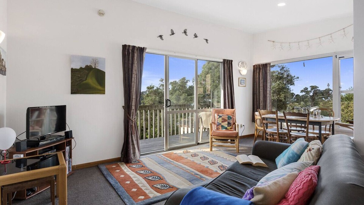 Mahurangi East Cottage | Martin's Bay Magic - Martins Bay Holiday Home