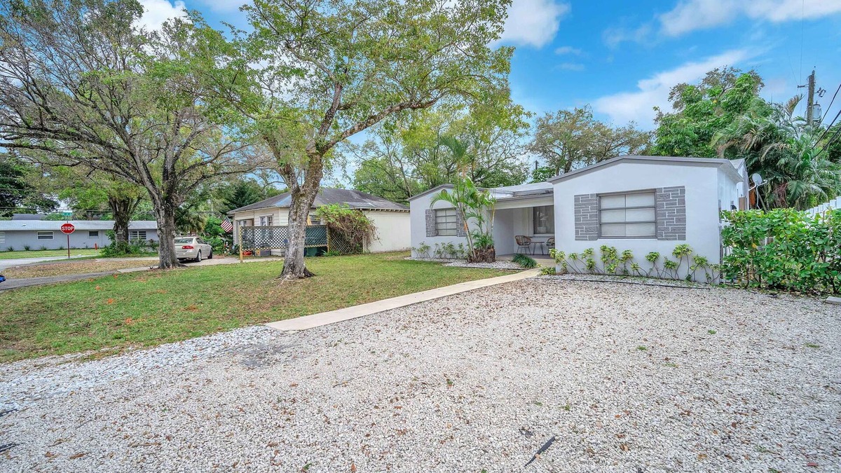Poinciana Park House | Marvellous Downtown FLL 3BR2BA Patio+BBQ+AC+Wifi