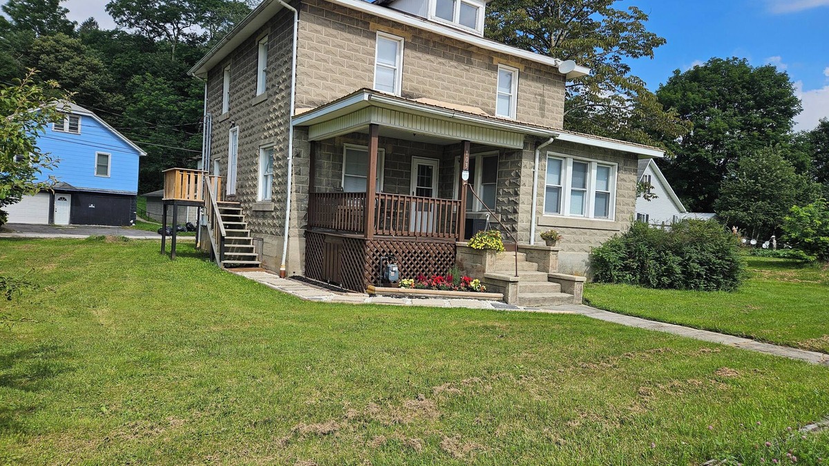 Terra Alta House | Marvelous 2-bedroom house in Terra Alta, WV. Veteran Owned