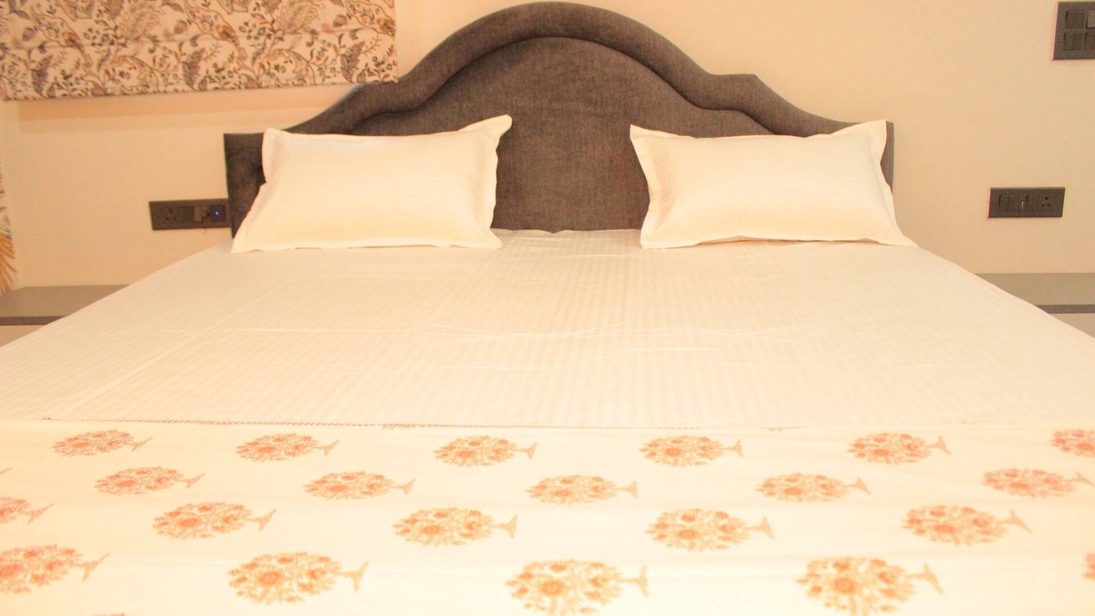 Vaishali Nagar Apartment | Marvelous 3-bedroom apartment with AC in Jaipur with massive deck in a lux.