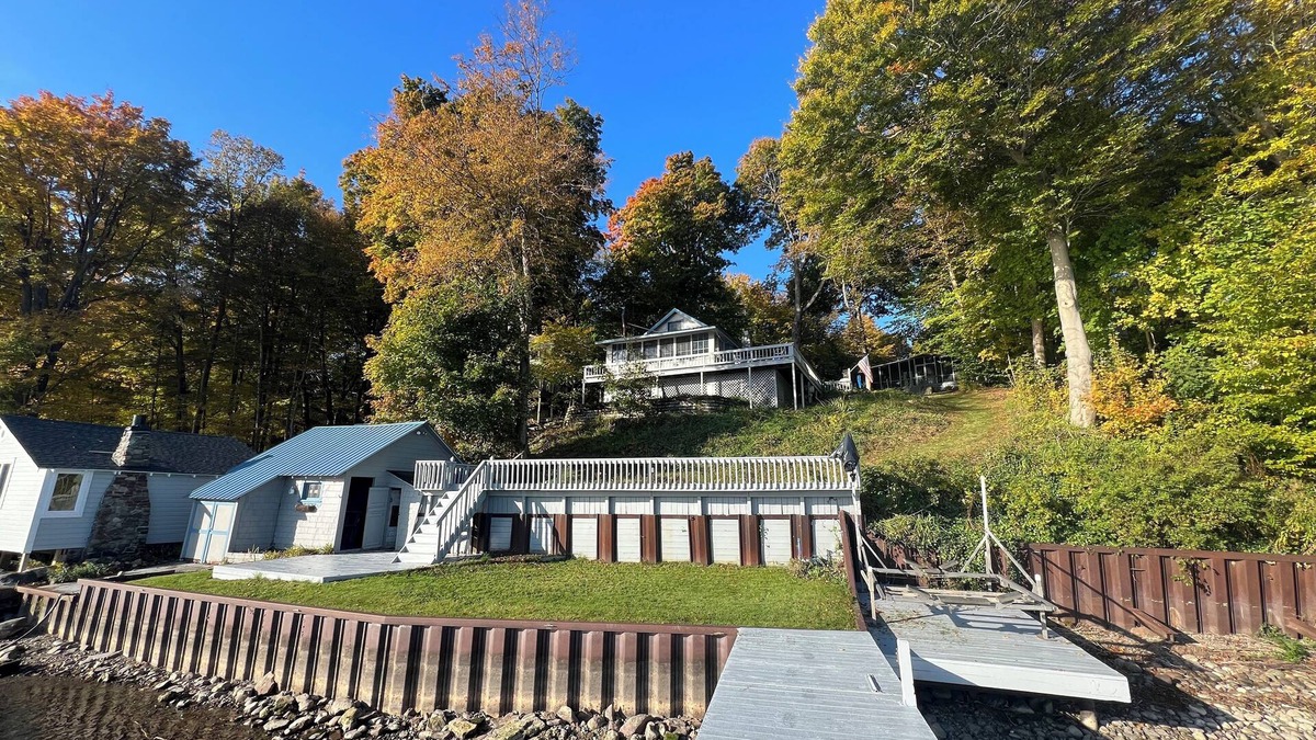 Red Creek Cottage | Marvelous 5-bedroom bayside cottage with WiFi in Red Creek.