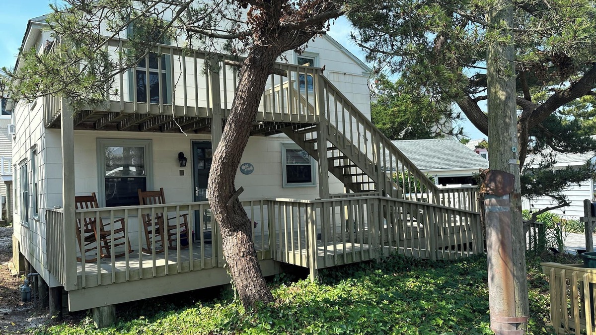 Ship Bottom Cottage | Marvelous 5-bedroom cottage one from ocean in Ship Bottom with AC, game room
