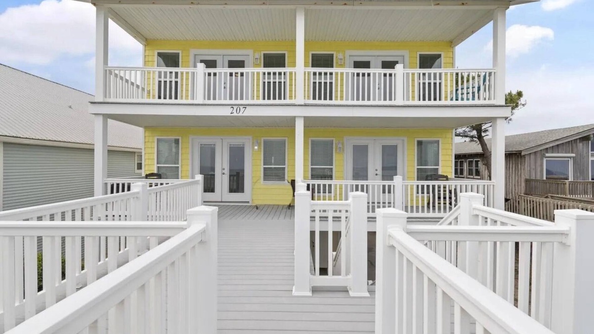 Holden Beach House | Marvelous Large pet friendly Oceanfront home!