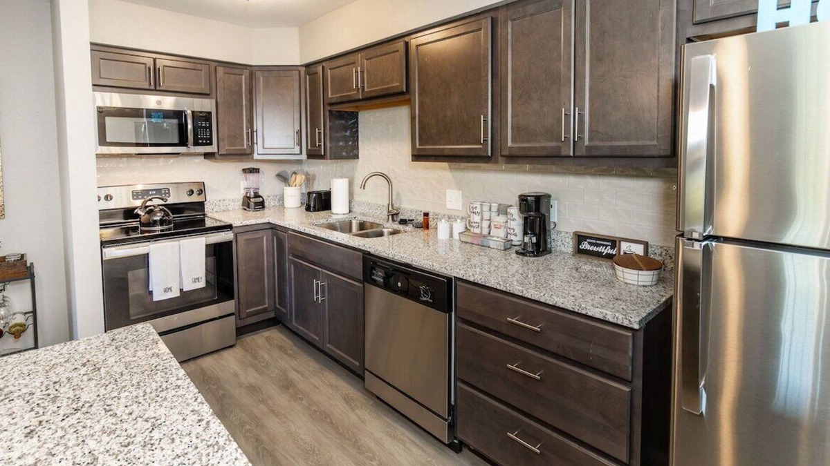 Newburgh Apartment | Mary - H · Conveniently Located 2bd 2ba Apt w/Pool & Wi-Fi