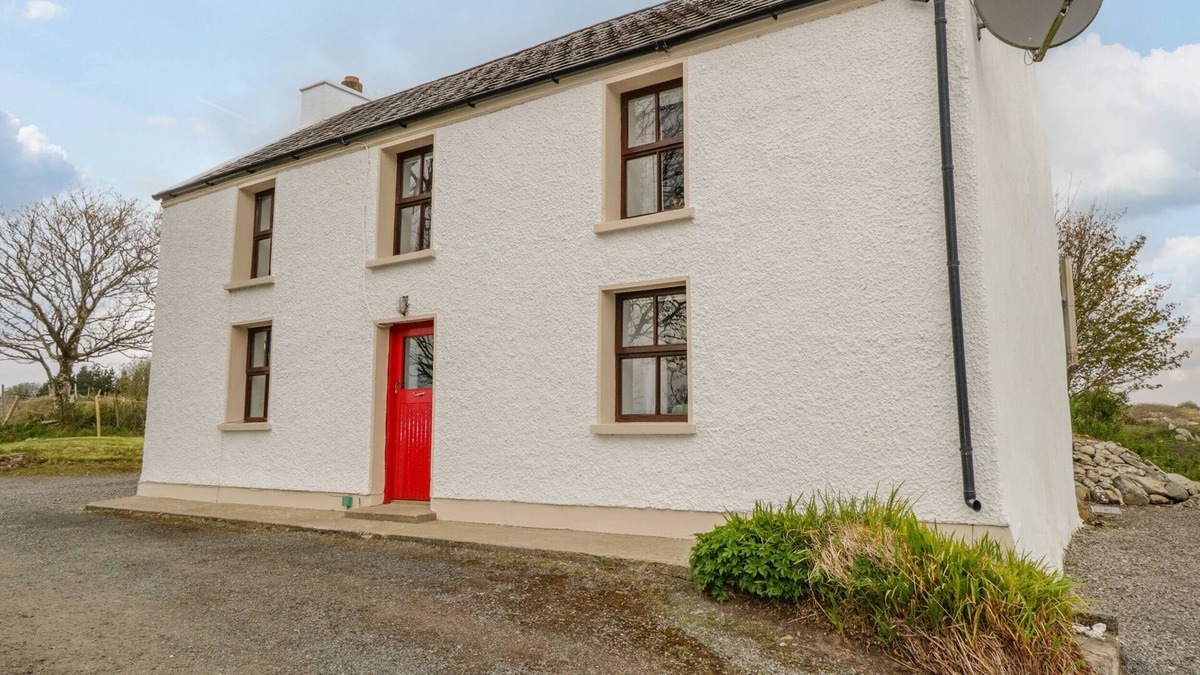 Naran Cottage | MARY KATE'S COTTAGE, pet friendly in Narin, County Donegal