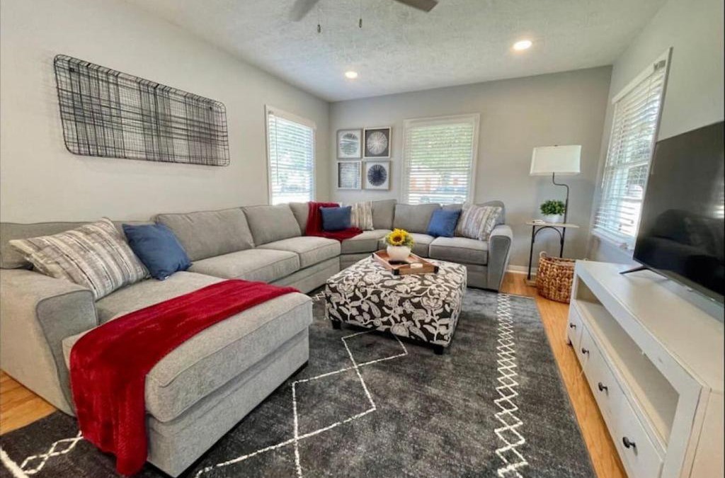 Ridgecrest House | Mary Lake Hideaway