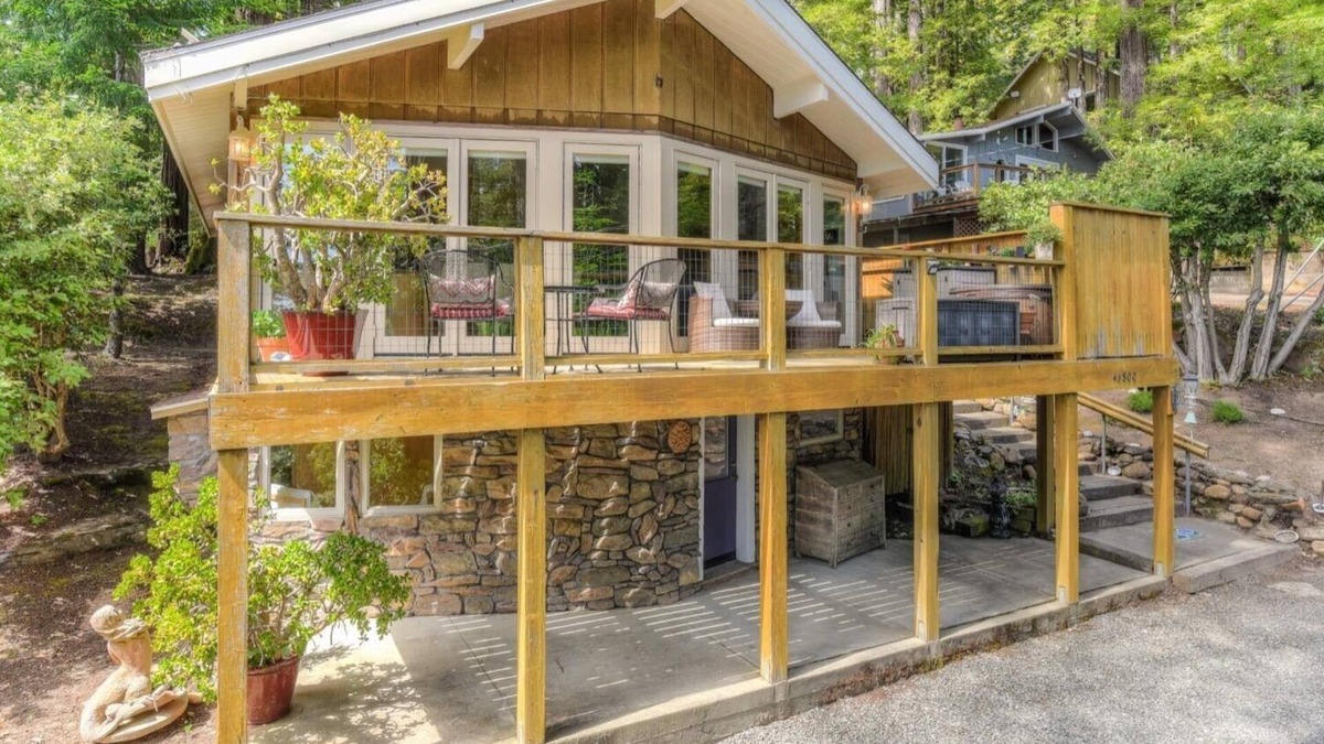 Anchor Bay House | Mary's Beach Bungalow, Hot Tub and Dog Friendly