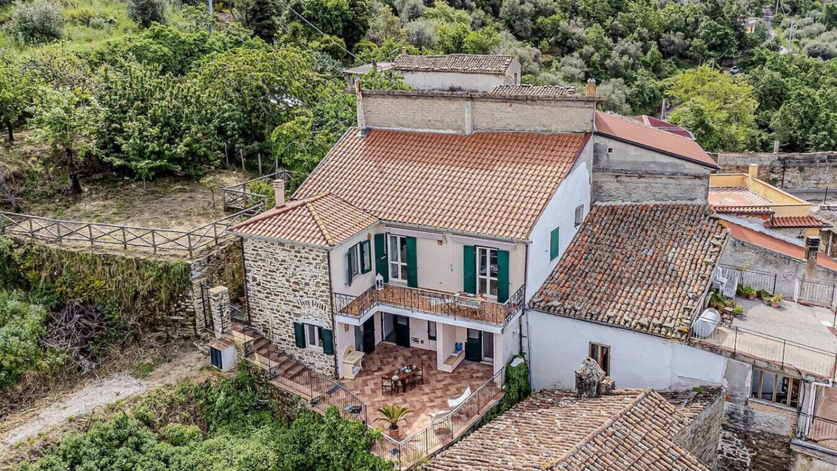 Santa Maria di Castellabate House | Mary's House - Salerno