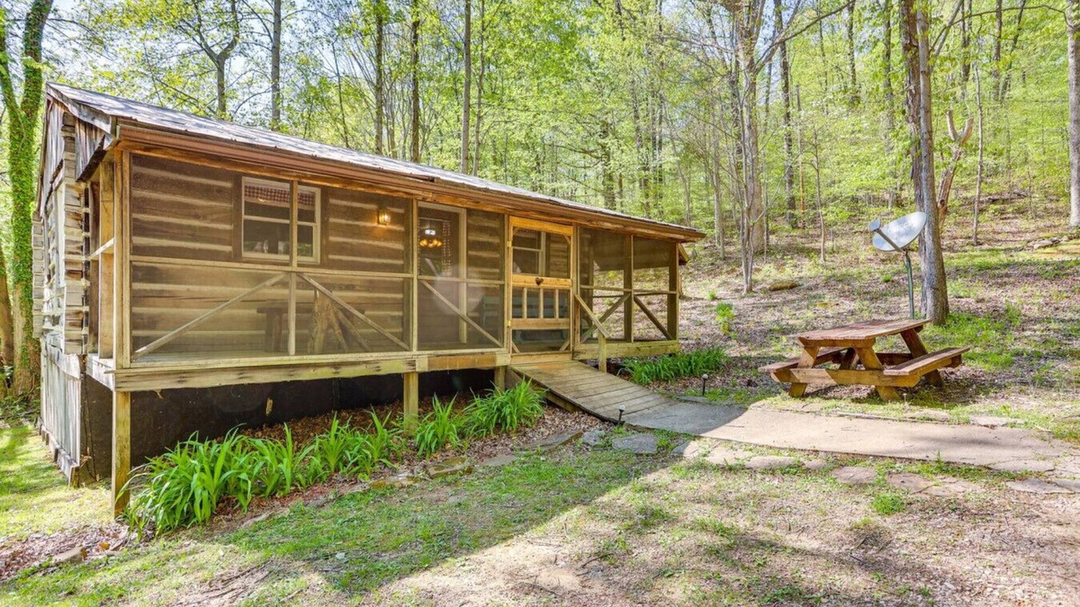 Taswell Cabin | Mary's Mansion - Historic & Rustic 1 Room Cabin!