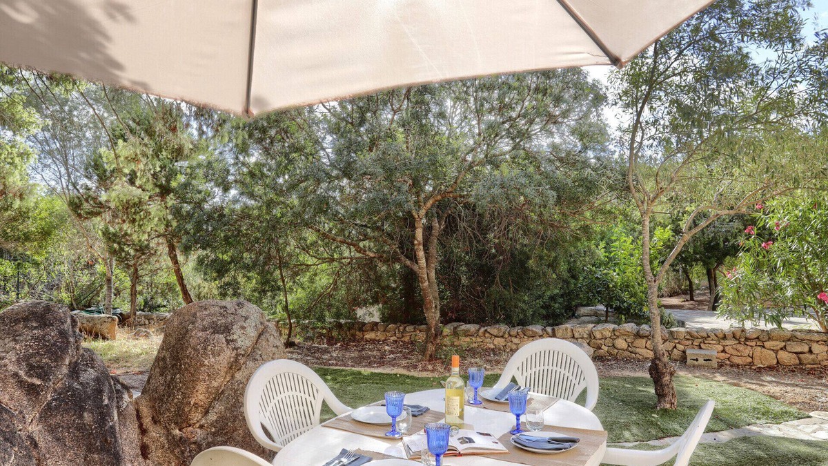 San Teodoro Apartment | MaryLou: Cozy Studio 5 Minutes from the Beach
