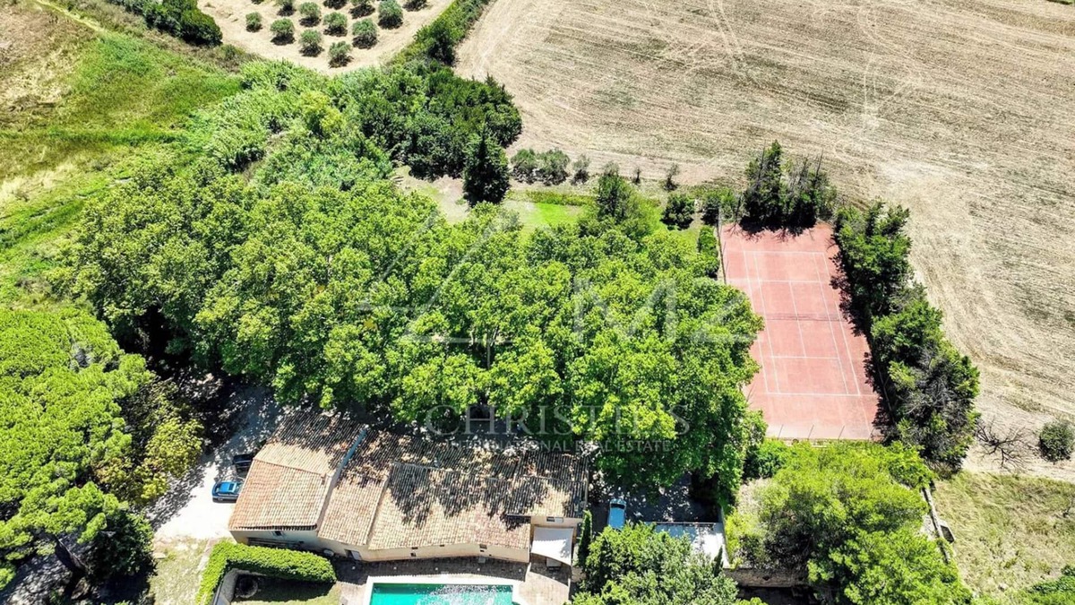 Velaux House | Mas provençal with tennis court, swimming pool and games room