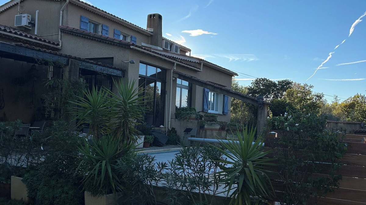 Gonfaron Villa | mas Provencale in the Vineyards and Olive Field