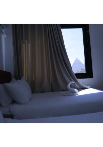 Giza Hotel | mass sphinx & pyramid stay