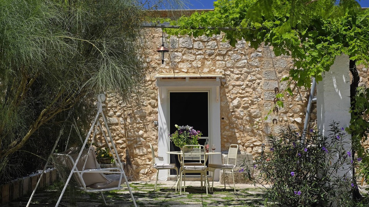 San Vito dei Normanni House | Masseria Ortensia. Garden with swing, hammock, deck chairs. Near the beaches.