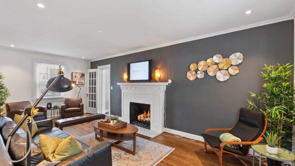 Potomac West House | Massive 5BR Historic CozySuites House