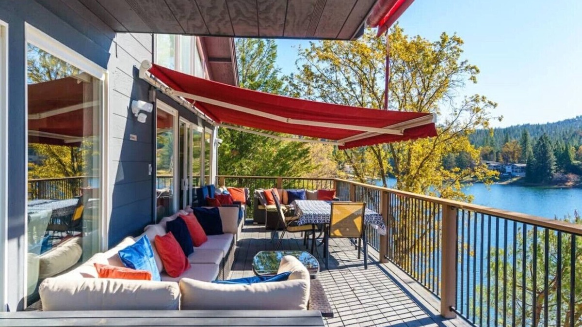 Groveland House | Massive 8 bedroom on the lake!