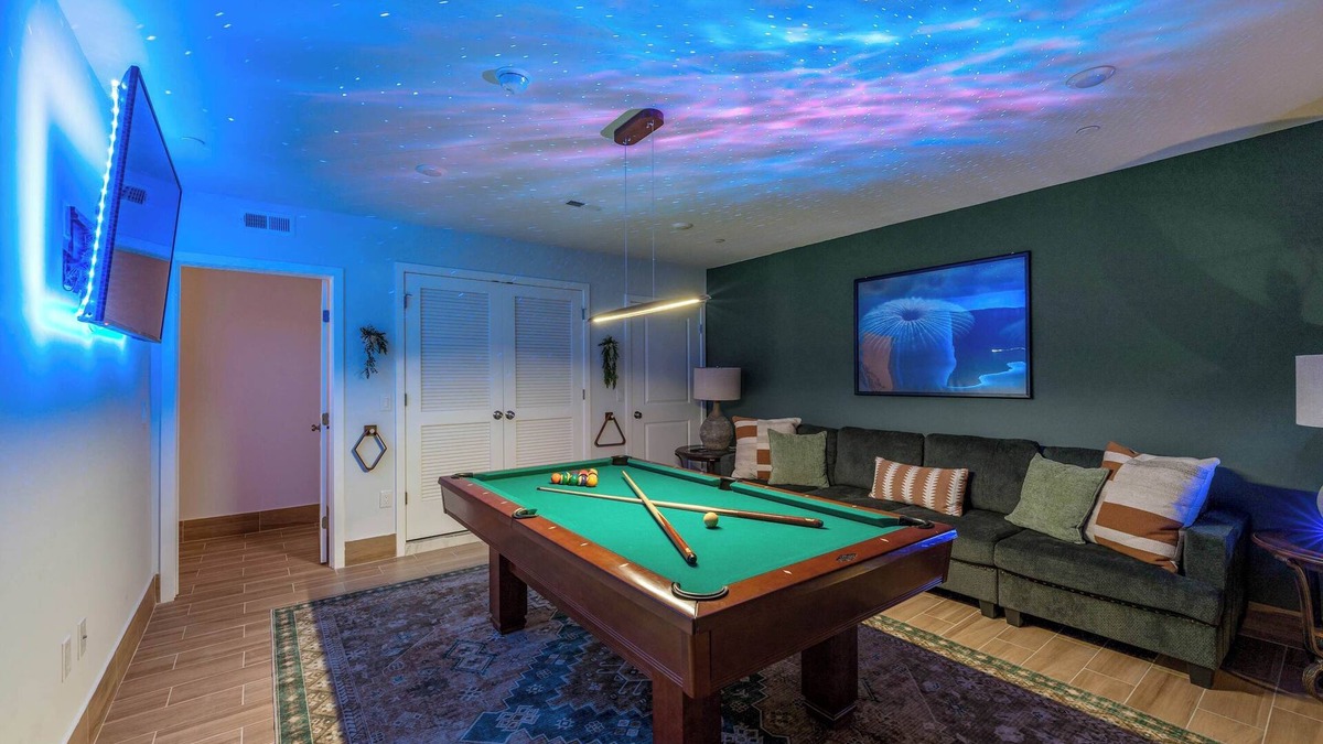 Center City Apartment | Massive 8 Bedroom Complex, 2 Garage Parking