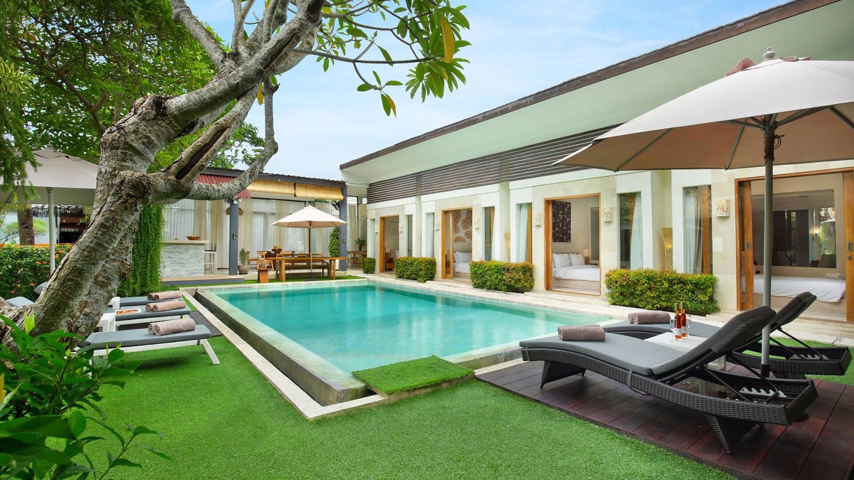 Seminyak Villa | MASSIVE! 9 BEDR!/9BATH VILLA/POOL CENTRAL SEMINYAK