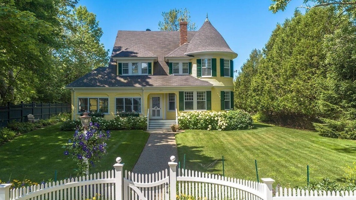 Islesboro House | MASSIVE Oceanfront Dark Harbor Home on ISLESBORO