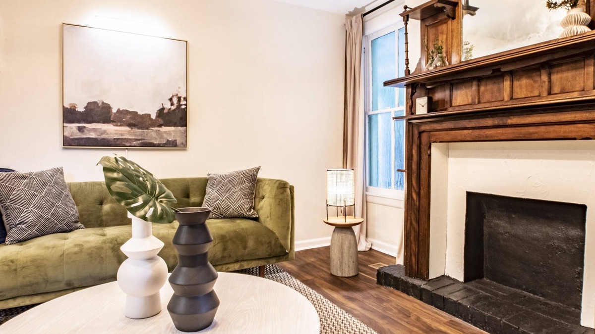 Historic Downtown Savannah House | Massive Victorian House w/Private Courtyard ★ 5APTS/9BDRS ★ Near Forsyth Park
