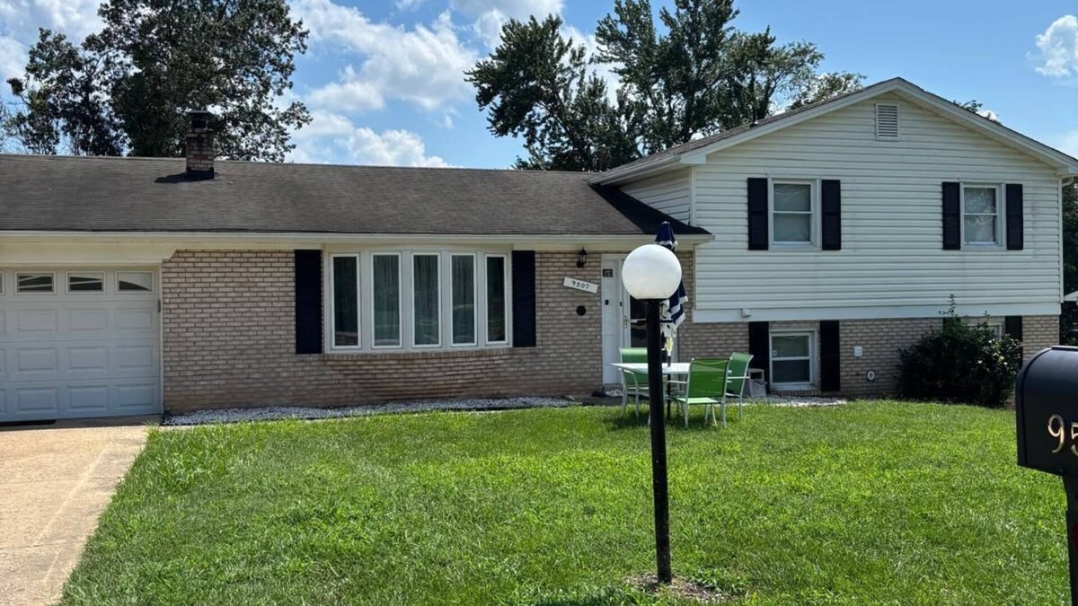 Fort Washington House | Master Bedroom with Private Bathroom; Near to Washington DC