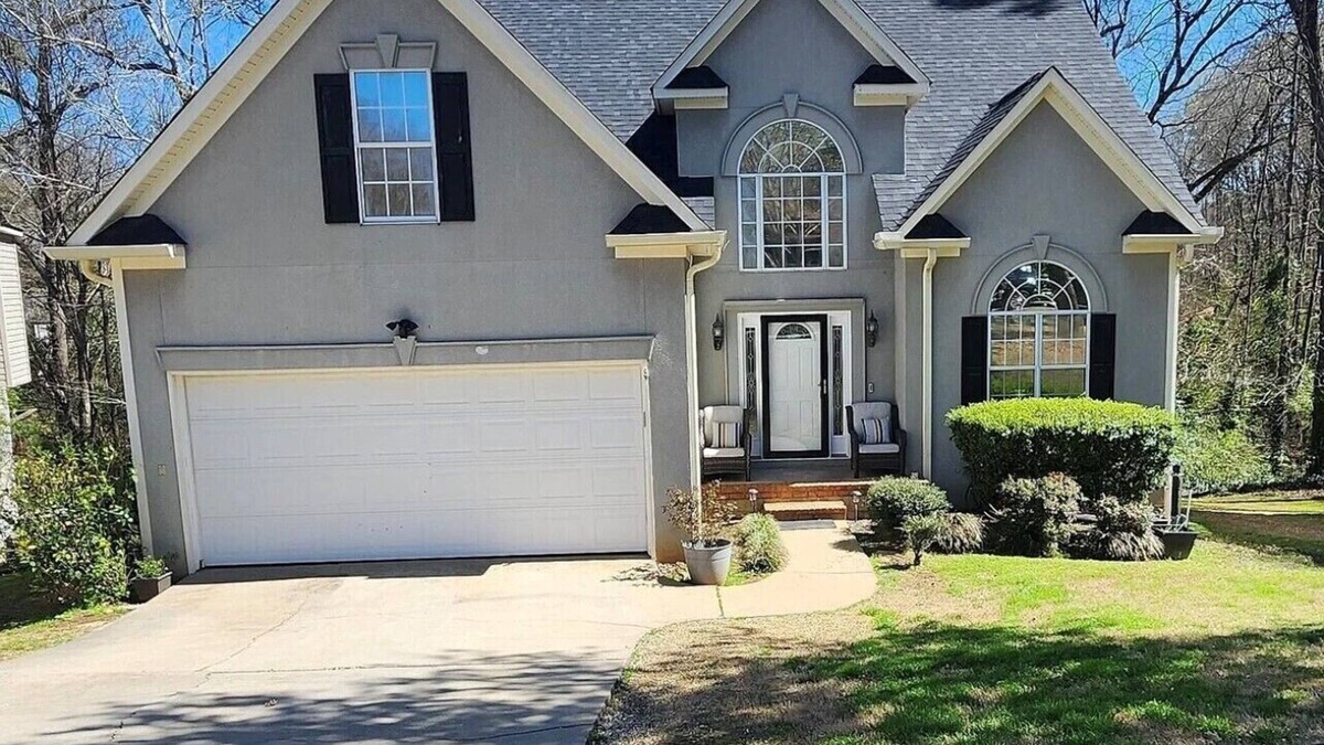 Martinez House | MASTER'S TOURNAMENT RENTAL. 5 MILES FROM COURSE.