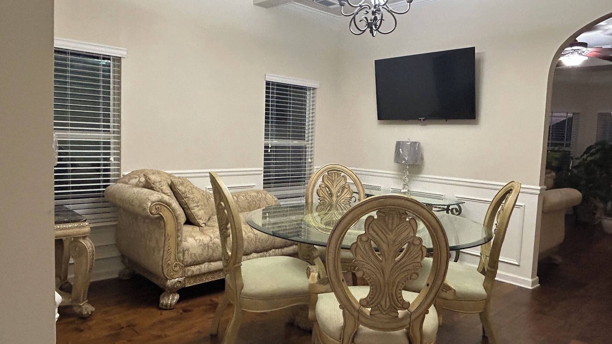Warrenville House | Masters Gulf Tournament Rental/April 6th to the 13th - Sleeps 10