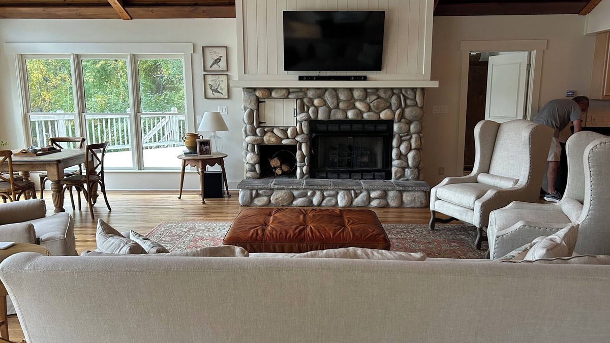 Lake Oconee Cottage | Master’s Week Charming 7-bedroom cottage with WiFi and AC on Lake Oconee