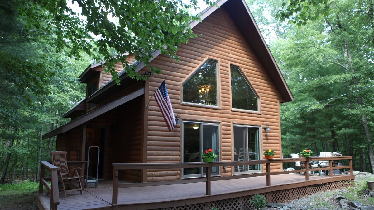 Rowland Ski Chalet | Masthope modern log-cabin sided retreat!