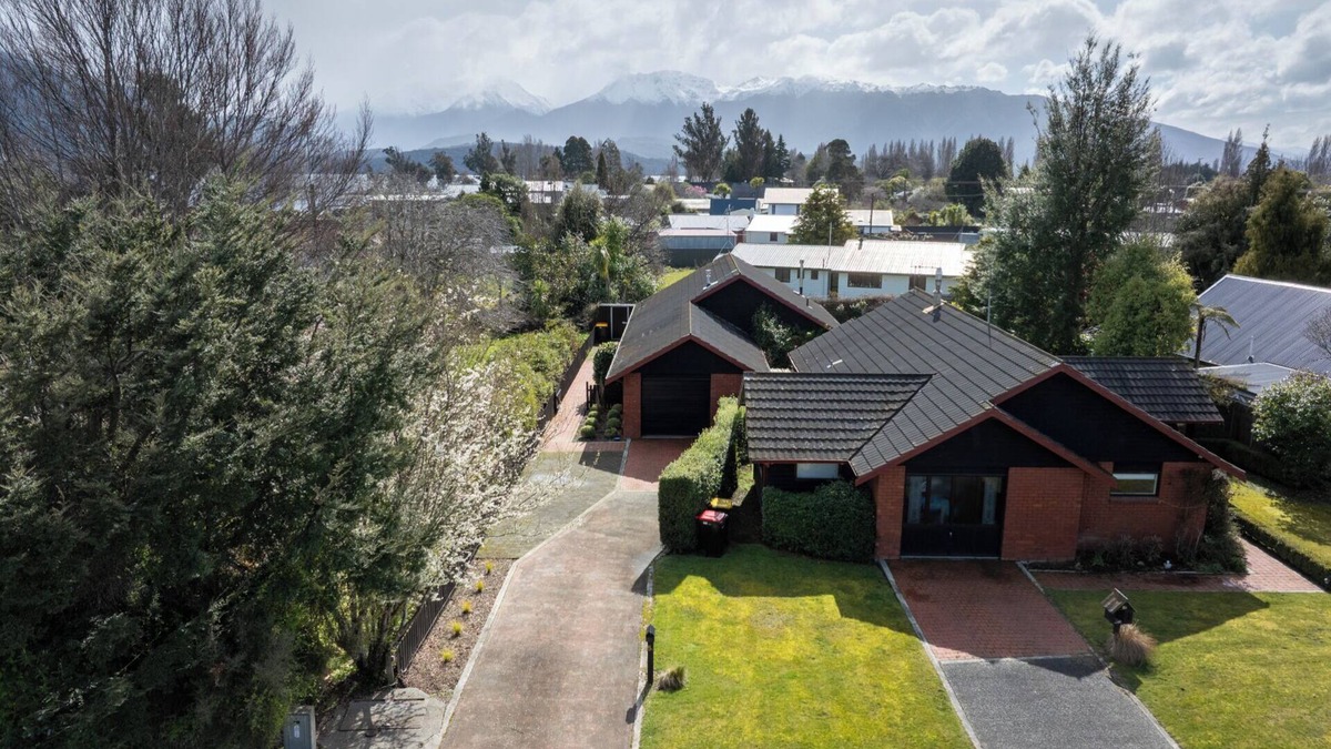 Te Anau House | Matai by the Lake - Te Anau