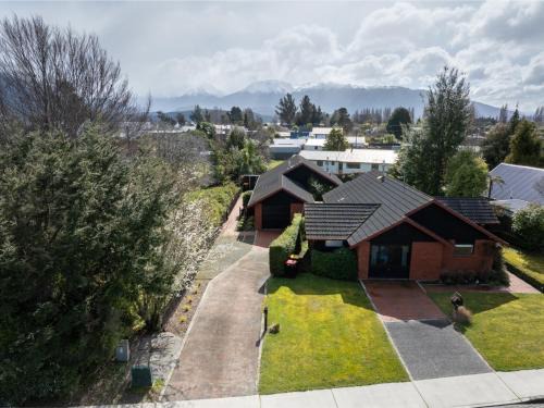 Te Anau House | Matai by the Lake - Te Anau