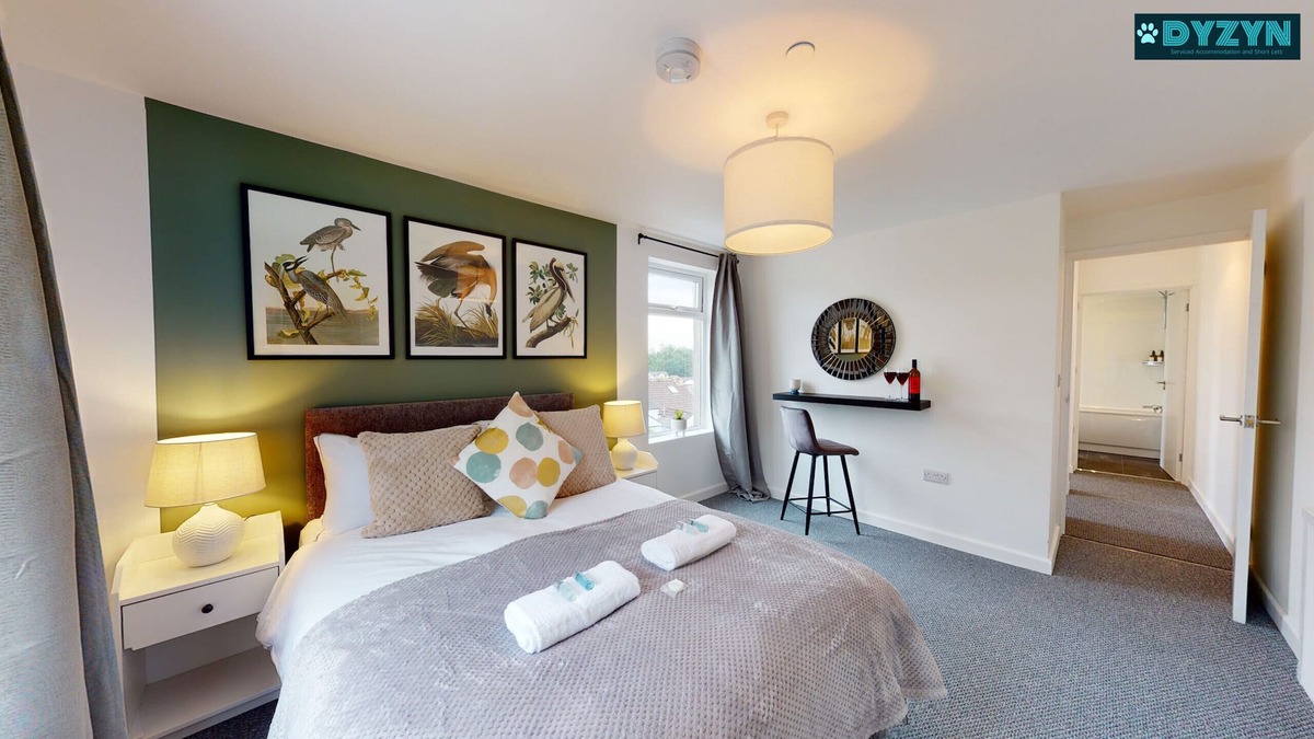 Newport Apartment | Mathieson House 2- Garden - Pet Friendly - DYZYN