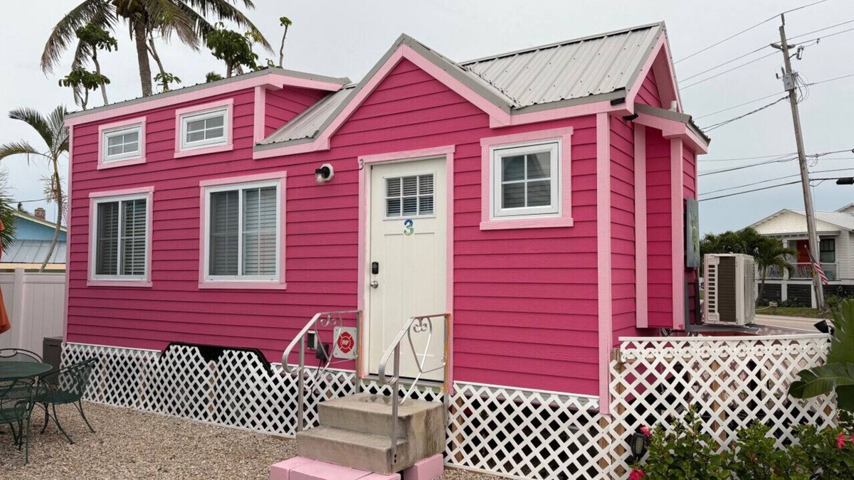 Matlacha House | Matlacha Tiny Village - Flamingo