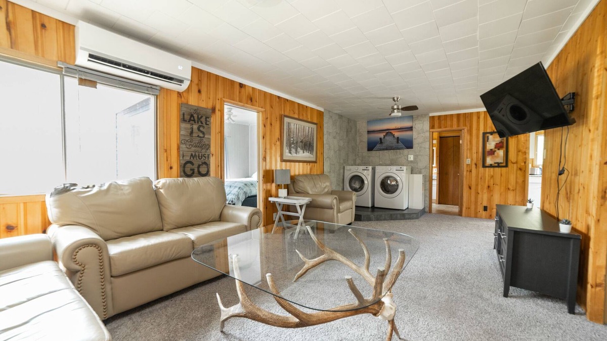 Sandy Hook Cottage | Matlock Dunnotar Area Pet Friendly 3 Bed Cottage Across the Road From the Lake