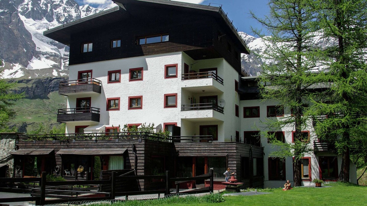 Cervinia Apartment | Matterhorn View Apartment in Breuil-Cervinia near Ski Area