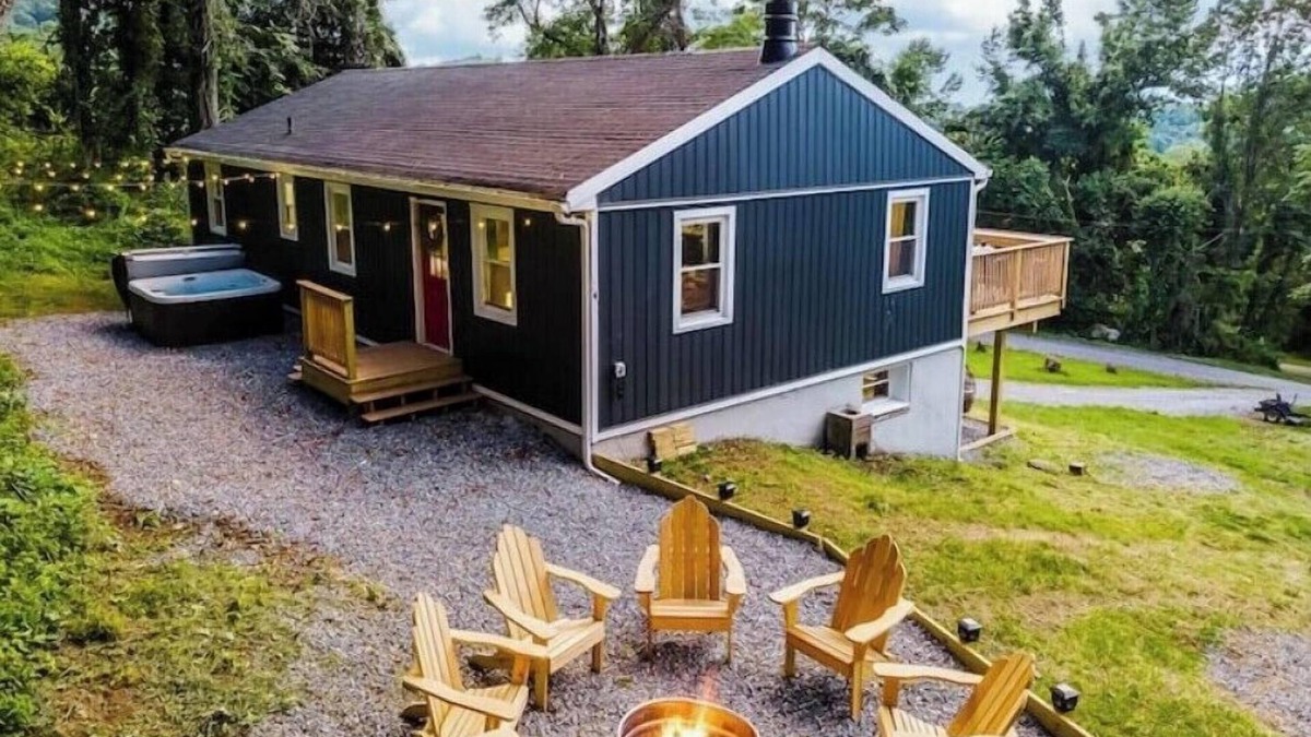 Stanley Cabin | Mattis Getaway! Hot Tub Movie room Mt View EVCharger