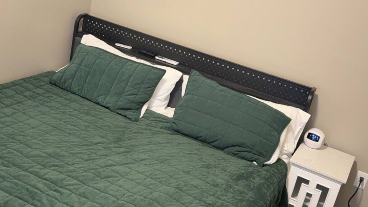 Mattoon Hotel | Mattoon - A5 King & 2 Fulls Bunk Bed - Two Room Suite