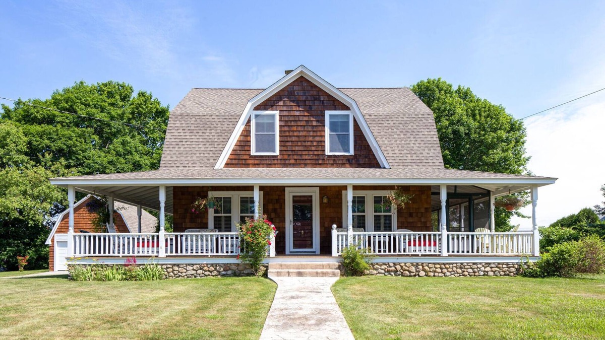 Wakefield-Peacedale House | Matunuck walk to Ocean Mist, Large yard