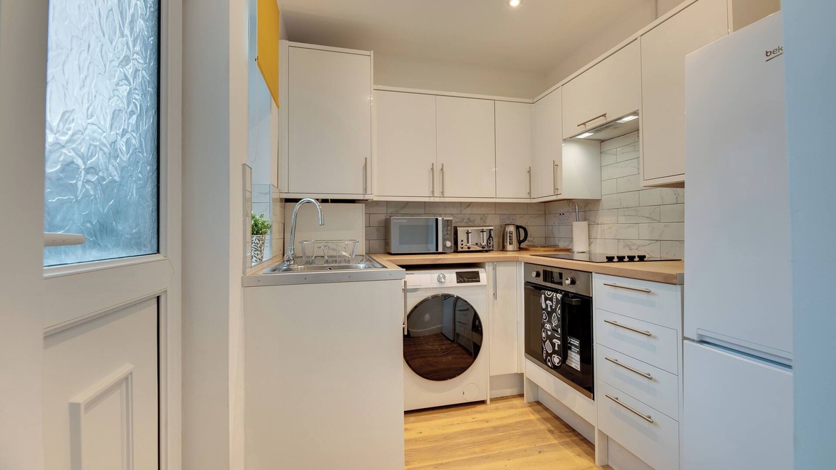 Fenham House | Mauve Modern 3-Bedroom Home in Newcastle