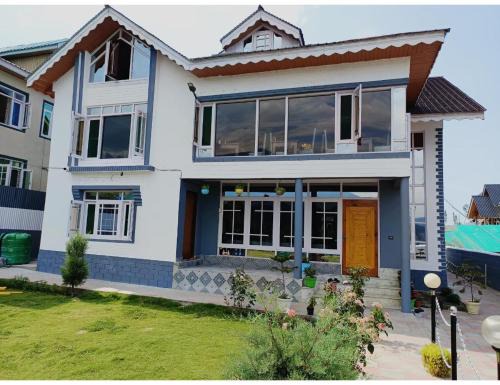 Srinagar House | Max Villa Guest House, Tangmarg