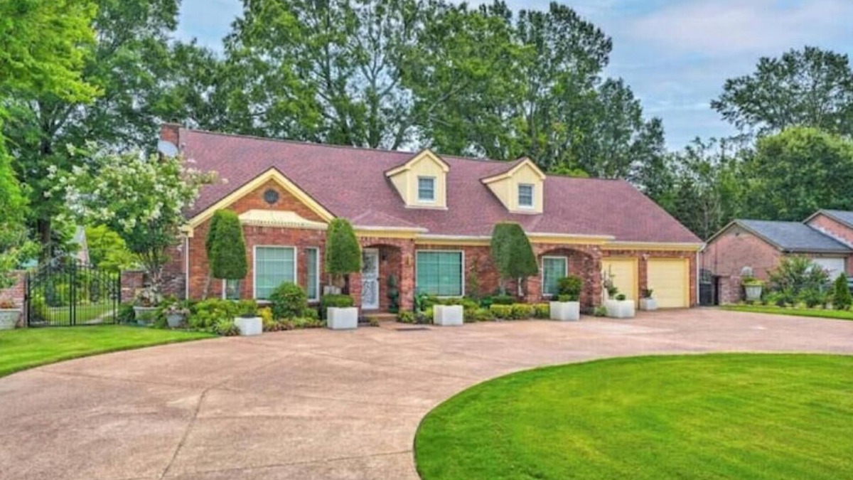 Whitehaven House | Maxie's retreat: Enjoy this charming house w/modern updates & timeless appeal.