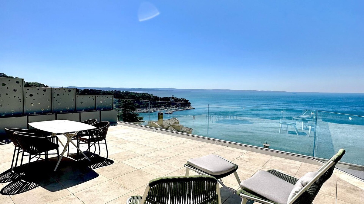 Roiano-Gretta-Barcola-Cologna-Scorcola Hotel | Maximilian Suites