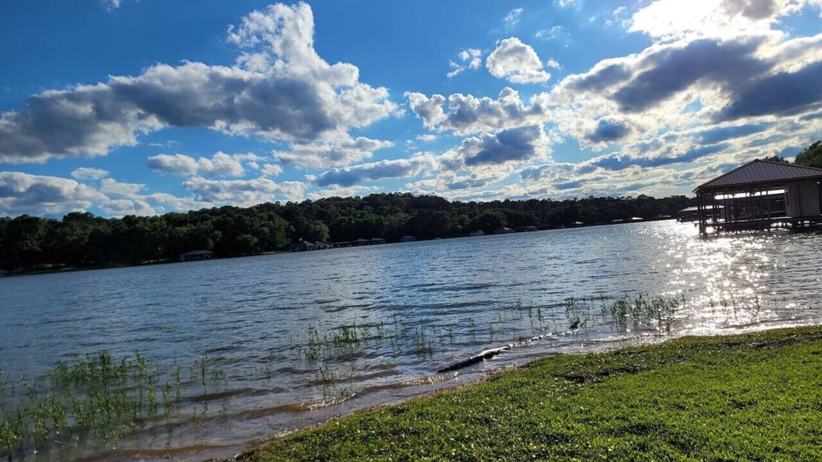 Smith County Cottage | Mayberry Lakeshore Cottage at Lake Palestine
