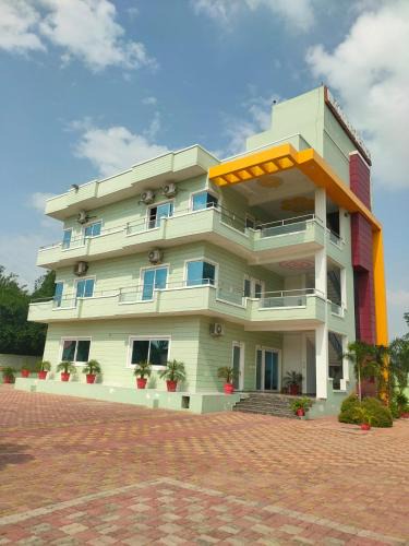 Malihabad Hotel | Mb Garden and Resort