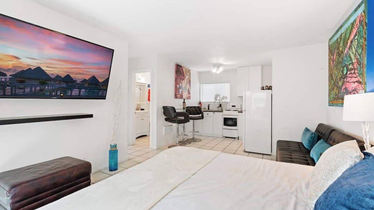 San Diego Apartment | MB Studio with Parking Sleeps 4 Steps to Sand
