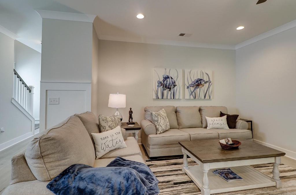 Hilton Head House | MBR King & 4 Queens Huge Living Room Covered Porch Bikes & Beach Gear included