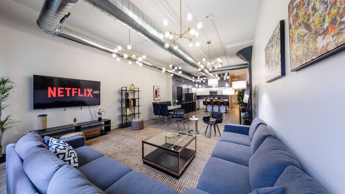 Near South Side Apartment | McCormick 6B/3Ba Luxury Suite for groups/12 guests