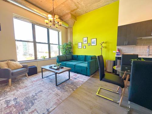 Near South Side Apartment | McCormick Place Modern 2BR Loft in Downtown Chicago Michigan Avenue with Optional Parking Near Soldier Field