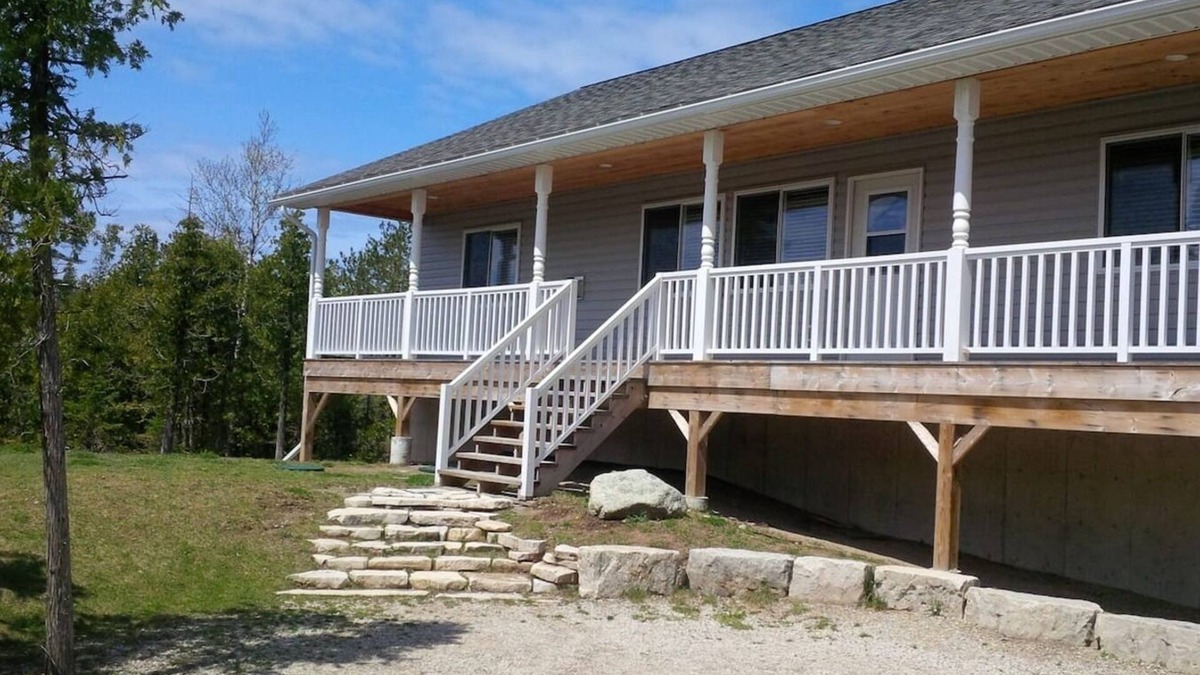 Miller Lake Cabin | McIvor Getaway Cottage - Pet-Friendly Retreat Near Lake Huron – Budget-Friendly!